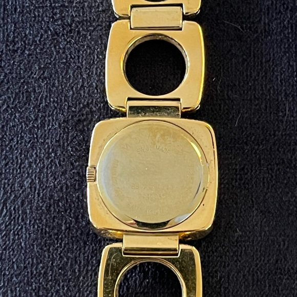 Ladies gold plated Movado Watch. Has new battery - Picture 5 of 6